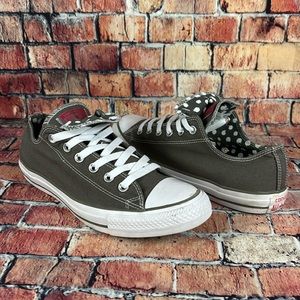 CONVERSE ALL-STAR CHUCK TAYLOR LOWTOP SHOES,  WOMANS SIZE 10 GUC